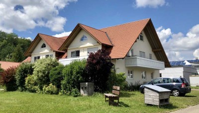 Helle 3 - Zimmer Erdgeschosswohnung mit Südterrasse und Garten, Garage, Stellplatz und Kellerraum