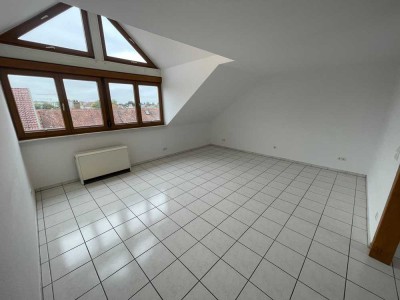 Gepflegte, helle 3-Zimmer-Wohnung im Dachgeschoss, Ludwigsburg/Stadtmitte