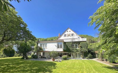 Stilvolle 11-Zi. Villa auf sonnigem 1845 qm Traumgrundstück, TOP Lage, mit PV Anlage, 3 Garagen...