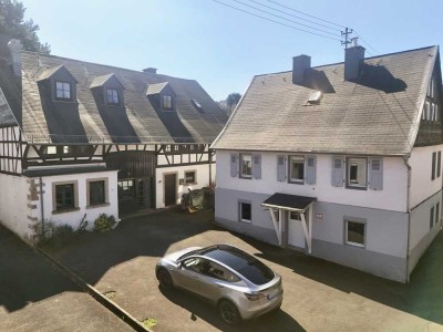 Stilvolles historisches Gebäudeensemble mit Gewerbemöglichkeiten!
