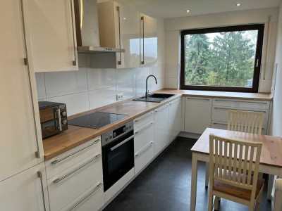 Renovierte 2-Raum-Wohnung mit Balkon und Einbauküche in schöner Lage
