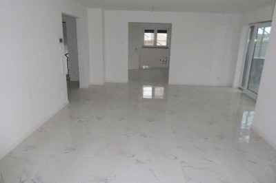 Energieeffi., hochwert. / luxur., 4 Zi.  Neubau Wohnung mit Südwest-Balkon in Rosbach b. Friedrichsd