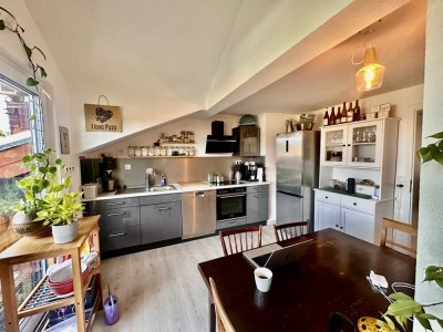 Moderne 2,5-ZKB Dachgeschosswohnung mit Terrasse