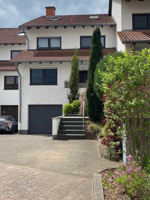 Exklusive Mietimmobilie – Modernes Einfamilienhaus mit  Garten / vollständig möbliert!