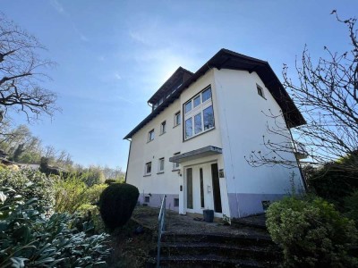 Charmantes Mehrgenerationenhaus mit traumhafter Aussicht – vielseitig nutzbar und sofort verfügbar