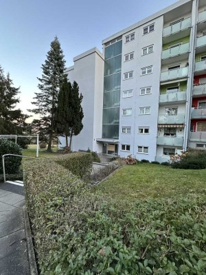 Schöne 2-Zimmer-Wohnung mit Balkon, Einbauküche und Garage in Waiblingen