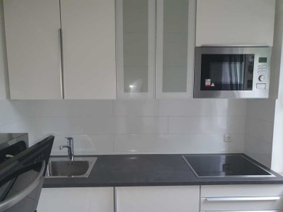 Schöne 2-Zimmer-Wohnung mit gemütlicher Loggia und Einbauküche in Frankfurt Ginnheim