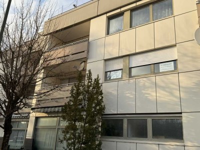 Gepflegte und helle Wohnung mit Balkon, zwei Keller inklusive Tiefgaragenplatz
