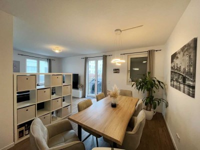 Heiligkreuzviertel: Dreizimmerwohnung mit EBK, Terrasse und Duplex-Parker Stellplatz