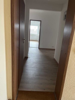 Sanierte 3-Zimmer Wohnung m. Balkon/Gäste-WC/Badewanne/Dusche