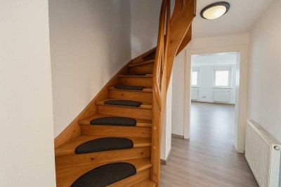 Charmantes Einfamilienhaus mit Innenhof und Scheune in zentraler Lage von Maikammer