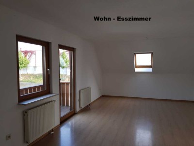 Gepflegte 3-Zimmer-Wohnung im Obergeschoss mit Einbauküche in Esslingen (Kreis)