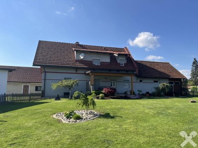 Zwei Häuser - Grund- u. Ackerflächen - ein Preis!