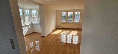 Lichtdurchflutete 3-Raum-Maisonette-Wohnung mit Loggia und Stellplatz zu vermieten