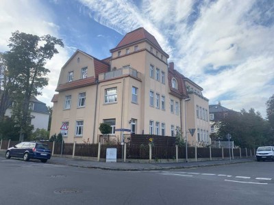 Schöne Aussichten mit Dachterrasse, EBK und Stellplatz! Frisch renoviert in feiner Wohnlage!