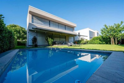 Exklusive "Villa hoch 3" mit Pool in Bestlage Riedberg Westflügel zur Anmietung