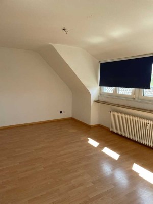 helle Dachgeschosswohnung in Giesenkirchen