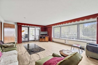 Außergewöhnlich großzügiges Haus mit der Möglichkeit des Wohnens auf einer Ebene in ruhiger Wohnlage