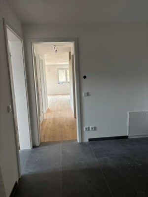 *Neubau/Erstbezug: Stilvolle 3-Zimmer-Wohnung in Tutzing-Kampberg*