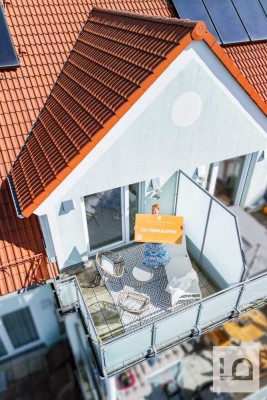 Lichtdurchflutete, ruhige Dachgeschoß-3 Zimmer-Wohnung mit EBK, 2 Balkone, Tiefgarage, IN-Nord