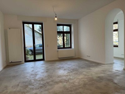 Moderne helle 3,5 Zimmer EG-Wohnung mit Freisitz im Gründerzeithaus, Erstbezug nach Sanierung