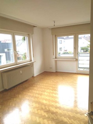 Gepflegte 3-Zimmer-Wohnung mit Balkon und EBK in Oberursel (Taunus)