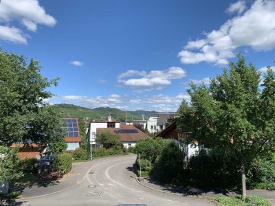 Helle 3 Zimmer-Wohnung mit Balkon und Aussicht
