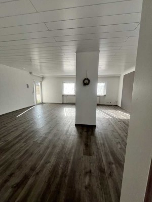 Modernisierte Erdgeschosswohnung mit Terrasse in Römerberg