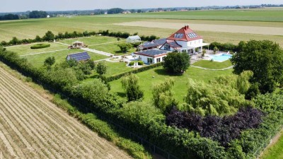 Sie haben einen Privatjet?              Hier ist die passende Villa, wo keine Wünsche offen bleiben.
