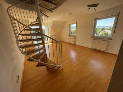 Ruhige - sonnige Maisonette *** 2 ZKB *** EBK *** Balkon *** Tiefgaragenstellplatz *** Kurpark ***