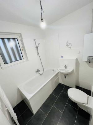 Komplett Sanierte & renovierte 3 Zimmer-Wohnung mit Balkon