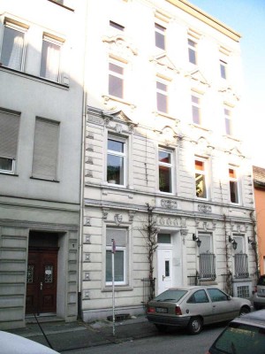 Schöne 3 Zimmer Altbauwohnung