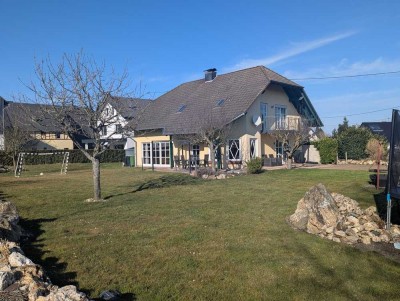 Einfamilienhaus mit großem Garten und Panoramablick auf Kastellaun