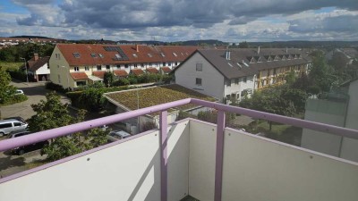 Familientraum in der Waldstadt: 4-Zimmer-Wohnung mit 3 Balkonen