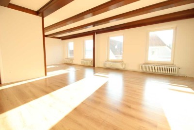 FLENSBURG-ALTSTADT/ SCHÖNE, ZENTRAL GELEGENE 3 ZIMMER ALTBAUWOHNUNG