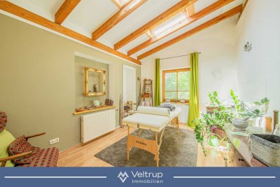 ZENTRALE WOHNUNG MIT GROßZÜGIGKEIT & STIL IN SCHONDORF