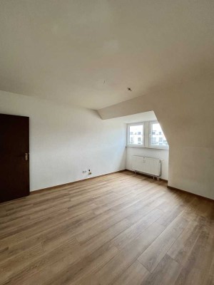 Helle 2-Zimmer-Dachgeschosswohnung im Südbahnhofviertel