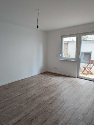 Erstbezug nach Sanierung mit Balkon: Schöne 2-Raum-EG-Wohnung.