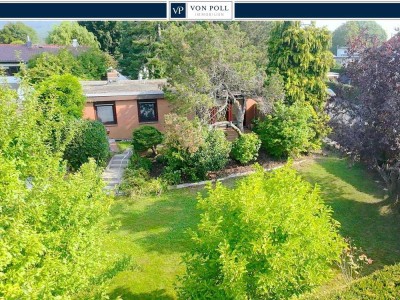 VON POLL - BAD HOMBURG: Bungalow mit Potenzial und sonnigem Gartenparadies