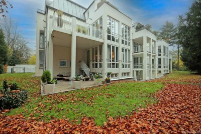 Luxuriöse 4-Zi-Maisonette-Whg (ca. 145 m² EG + ca. 75 m² im Souterrain) direkt am Englischen Garten!