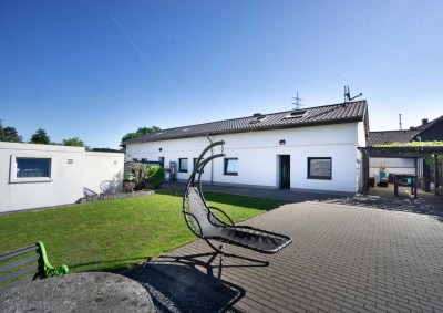Vielseitiger Wohn- und Gewerbebungalow mit großem Garten und bester Ausstattung in ruhiger Lage von