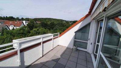 Wunderschöne 3 Zimmer Dachgeschosswohnung mit Dachterrasse