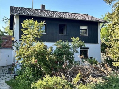 Einfamilienhaus sanierungssbedürftig 7 Zimmer 2 Bäder Garage Wohnfläche ca. 134m² Grund ca. 635m²