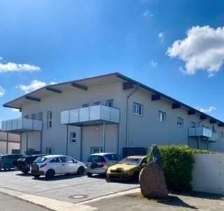 Ansprechende 2-Zimmer-EG-Wohnung mit geh. Innenausstattung und Terrasse