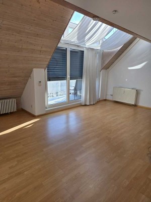 Helle 2-Zimmer Maisonette-Wohnung im 2. OG mit Balkon in Karlsbad