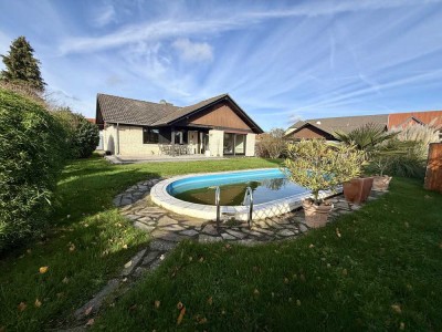 Einfamilienhaus mit Gartenidylle, Pool und ebenerdiger Wohnlage