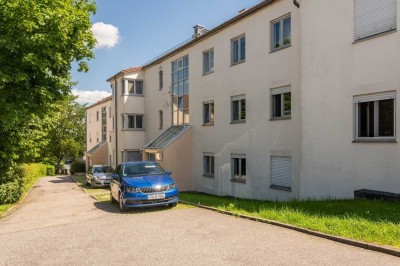 Ländlich wohnen in der Stadt! Passau-Rittsteig: 2-Zimmer-Wohnung mit Sonnenbalkon in Aussichtlage