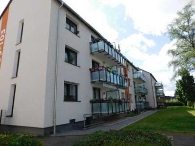 Einziehen und Wohlfühlen - großzügige 3-Zimmer-Wohnung mit Wohnküche, Balkon u. Vinylboden...