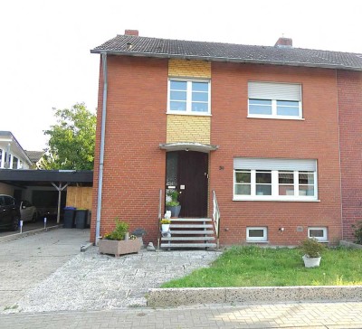 Geräumige Doppelhaushälfte mit Garage und Gartenbereich!
