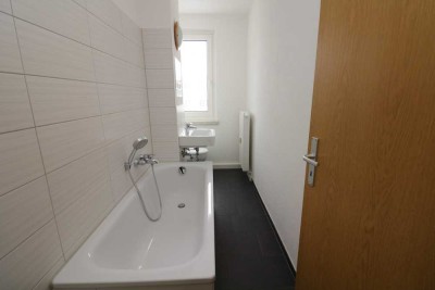 Pack die Badehose ein…helle 3-RW mit Wanne & Balkon!!!